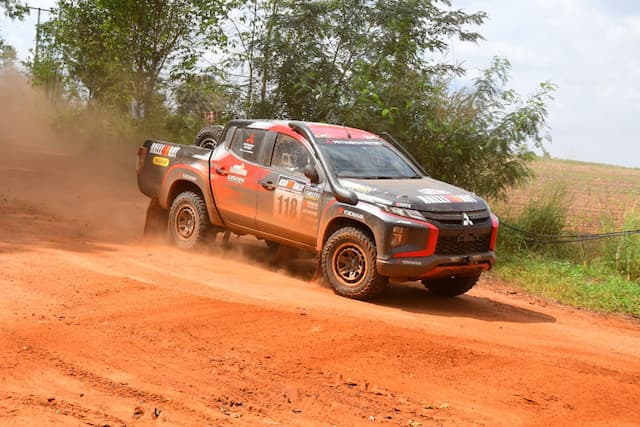 Rally Perdana Lintas Negara, Mitsubishi Triton Rifat Sungkar Finish Kelima