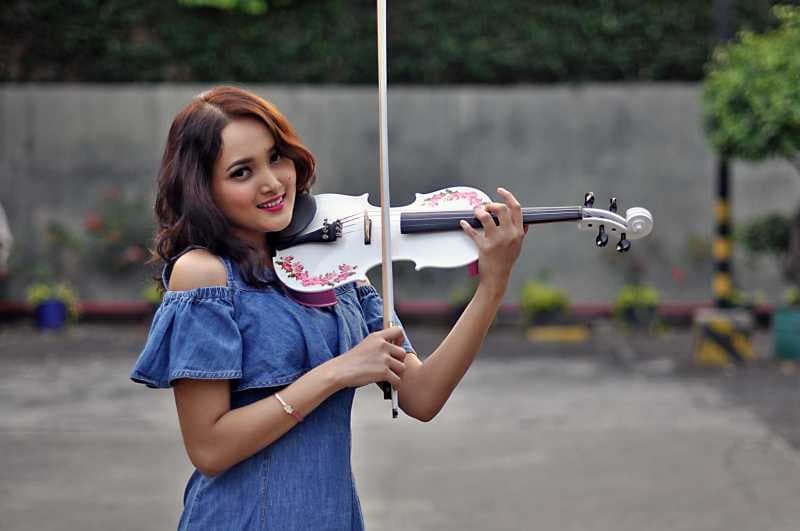 Mengenal Tara Adia, Violinist yang Pandai Bernyanyi