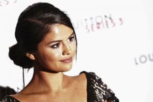 Penyanyi Selena Gomez ungkap lakukan pencangkokan ginjal
