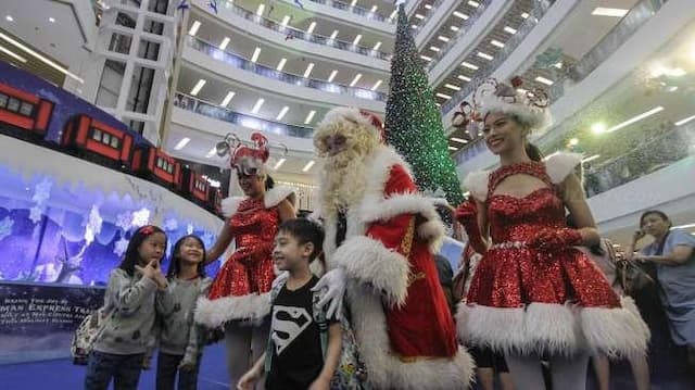 Deretan Tradisi Natal yang Tak Biasa di Seluruh Dunia