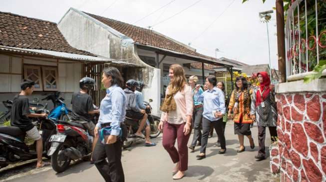 Istri Orang Terkaya Sedunia Ini ke Indonesia Mencari Nyamuk