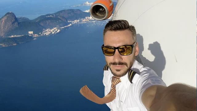 Foto Selfie Pilot di Atas Pesawat Bikin Heboh Jagat Instagram
