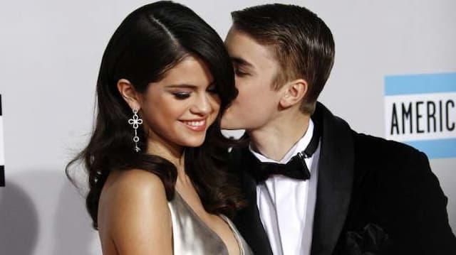 Justin Bieber Satroni Rumah Selena Gomez, Mau Balikan?
