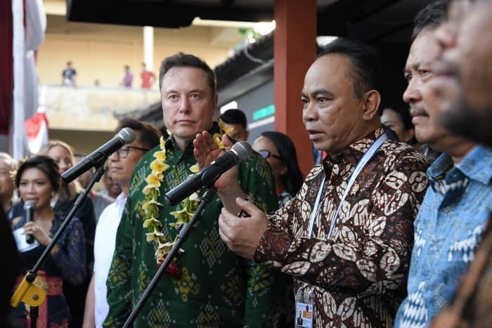 Bangganya Elon Musk Resmikan Starlink di Indonesia