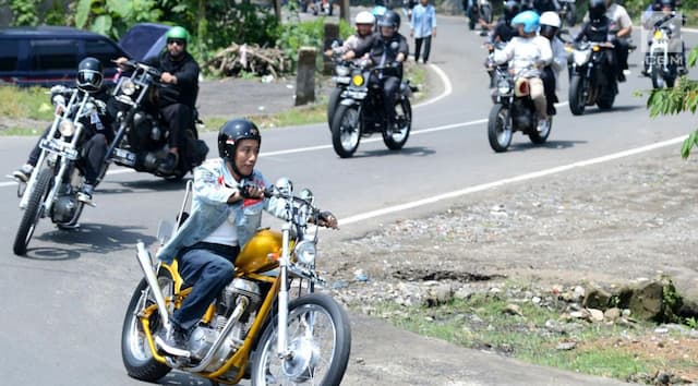 Lampu Motor Jokowi Gak Nyala di Siang Hari, Alasan Mahasiswa UKI Gugat ke MK