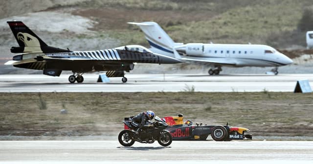 Adu Kencang Kawasaki Ninja H2, Mobil F1 dan Pesawat Tempur, The Winner Is?