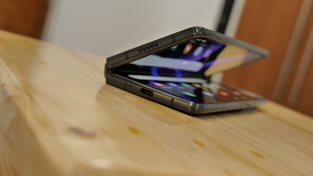 Begini Rasanya Jajal Raja Ponsel Layar Lipat, Galaxy Z Fold 2