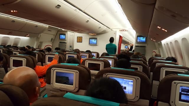 Kaesang hingga Ditjen Pajak, Mereka Sindir Larangan Foto di Pesawat Garuda