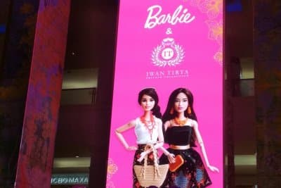 Gandeng Mattel, Batik Iwan Tirta Akan Dipakai Boneka Barbie