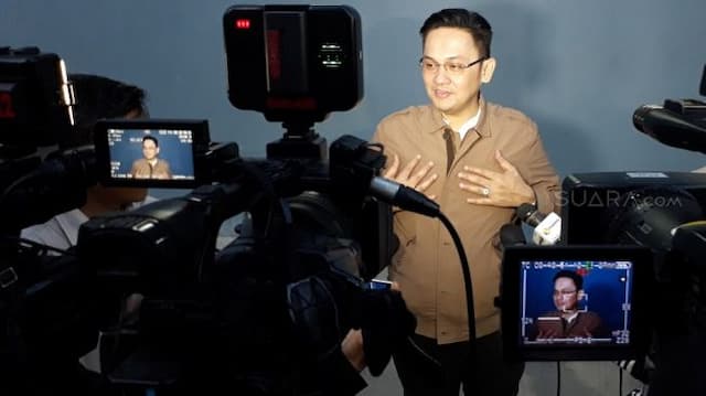 Farhat Abbas Pengin Jadi Presenter Bareng Ahok