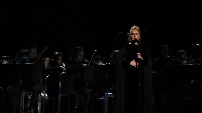 Adele Umumkan Telah Bercerai dari Suaminya