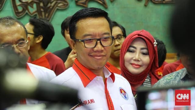 Menpora Bingung Luis Milla Belum Gabung Timnas Indonesia