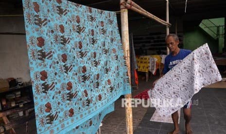 Trik Merawat Batik dari Barli Asmara 