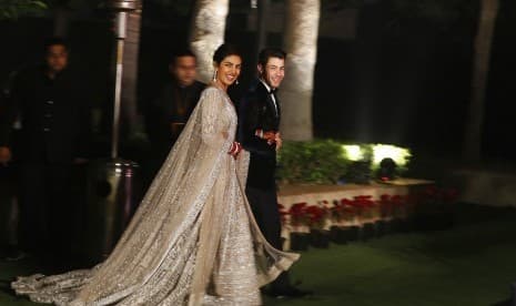 Priyanka dan Nick Jadi Pasangan Berbusana Terbaik 2019