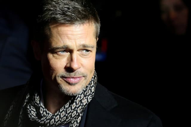 Hobi Baru Brad Pitt: Membuat Patung