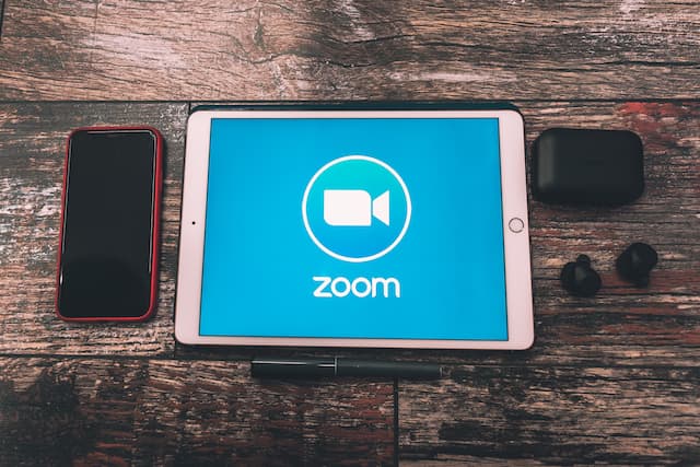 5 Tips Tersembunyi di Zoom, Biar Meeting Makin Lancar