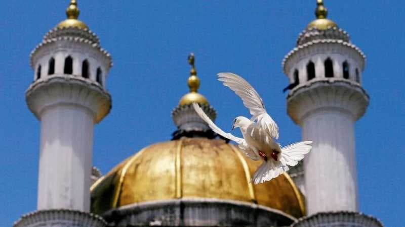 Menari Seksi di Masjid, Turis Wanita Bikin Geram Malaysia
