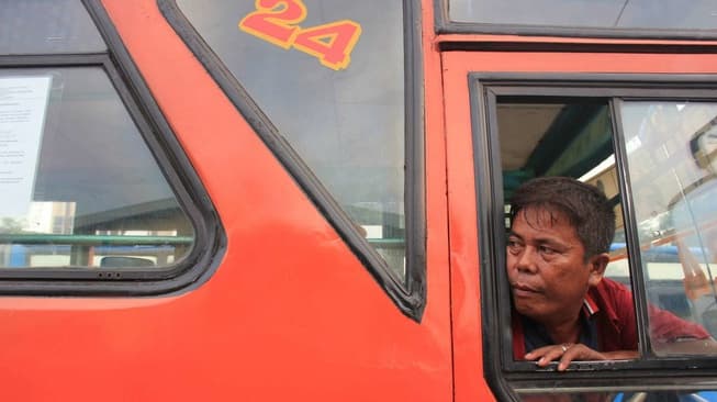 Bagaimana Metromini dan Bajaj Bertahan Hidup di Jakarta?