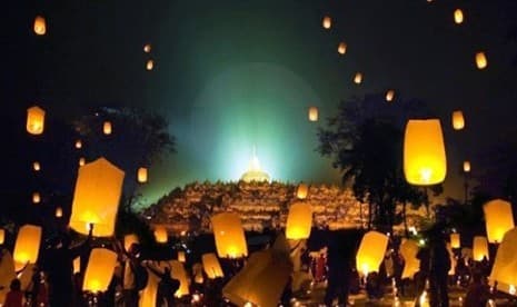Nikmati Atraksi Pelepasan Lampion di Borobudur